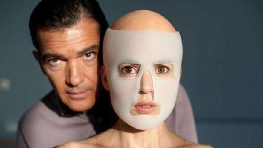 Banderas, en una de las escenas de &#039;La piel que habito&#039;, la nueva película de Almodóvar.
