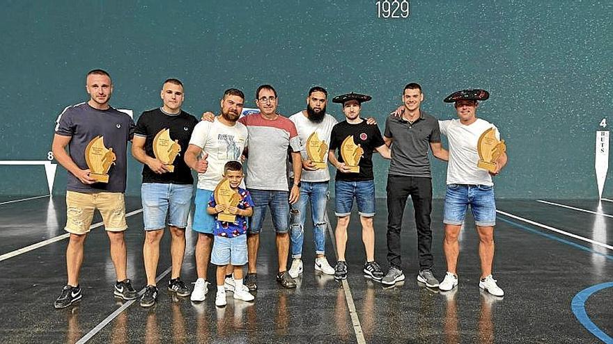 Emocionantes finales de fútbol sala y pelota en Aoiz