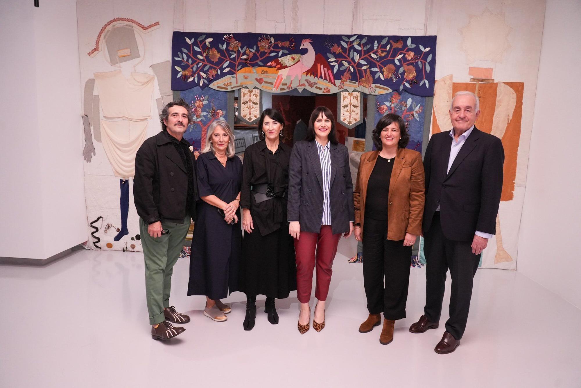 Eduardo Sourrouille, Alicia Fernández, la artista Rut Olabarri, Leixuri Arrizabalaga, Begoña de Ibarra y Alfonso Eguidazu.