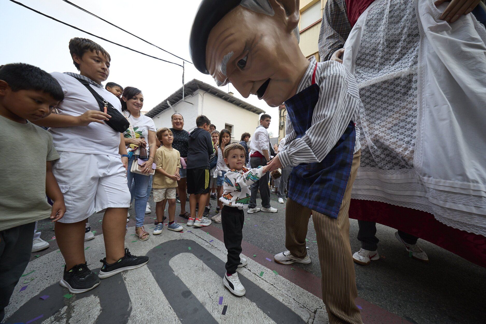 Fotos de la despedida de los gigantes en fiestas de Burlada