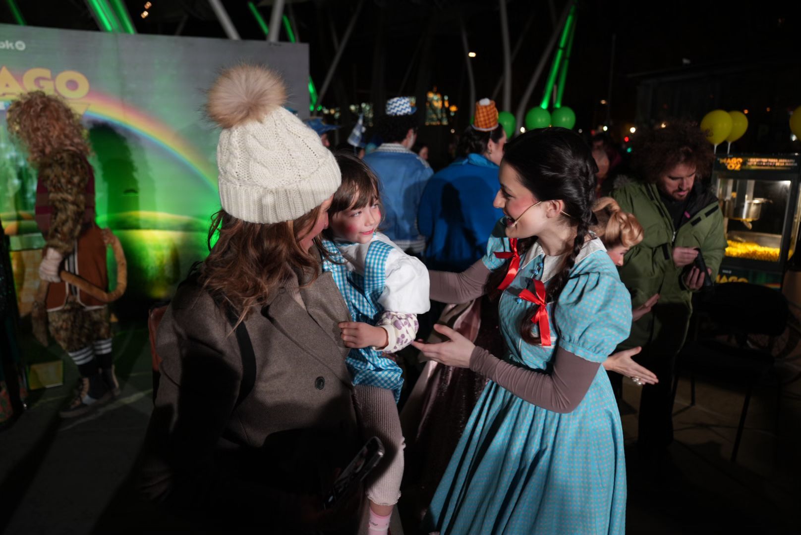 En imágenes: el Palacio Euskalduna se tematiza por Navidad