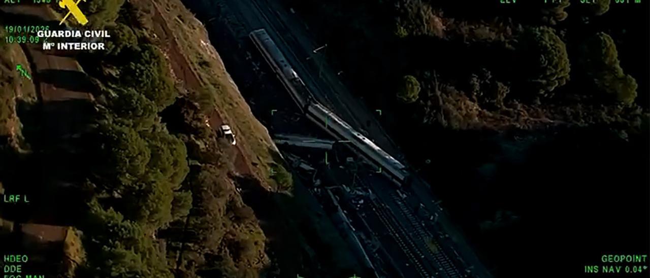 El accidente  ferroviario de Adamuz visto desde el aire