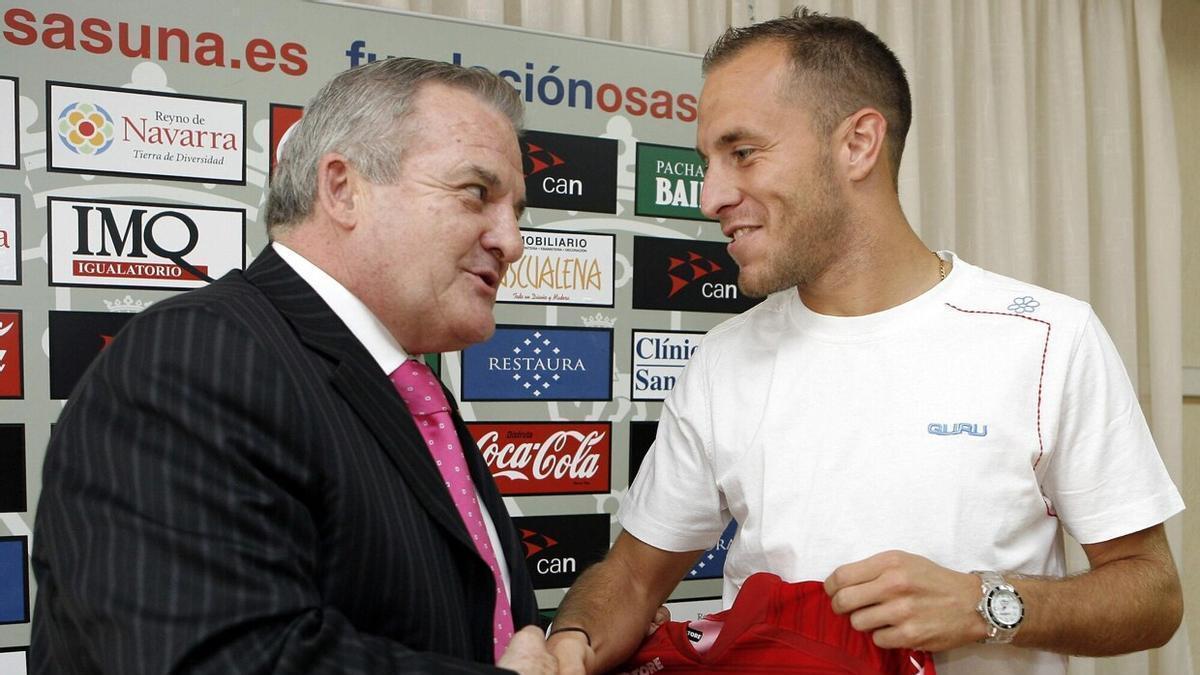 El que fuera presidente de Osasuna, Patxi Izco en la presentación de &#039;Juanlu&#039;.