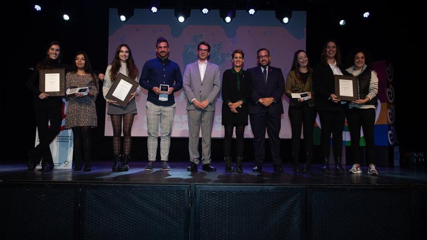 Chivite entrega los Galardones de Juventud a Helena Bayona, al equipo de fútbol sala femenino Azkoyen y a Jaso Fundazioa