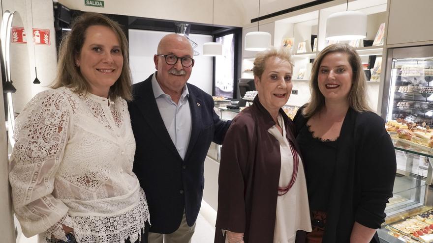 Inauguración de la pastelería Don Manuel en Alameda Recalde