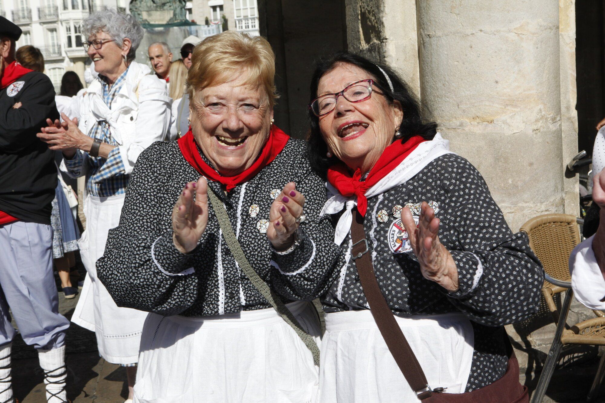 Los blusas y neskas veteranos ya disfrutan de su día en La Blanca