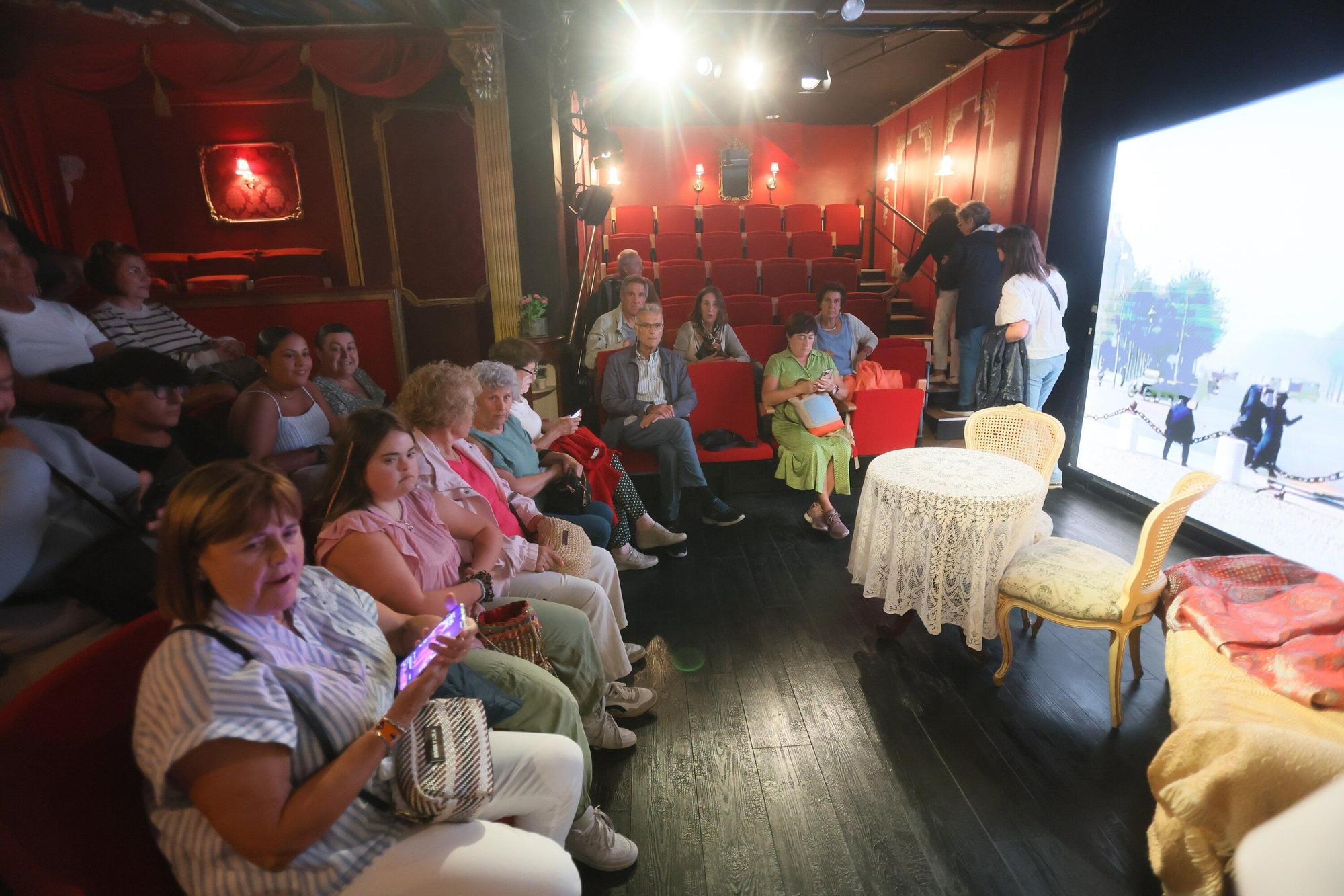 En imágenes: Ortzai representa cada día ‘Modisto Exclusivo para Señoras’