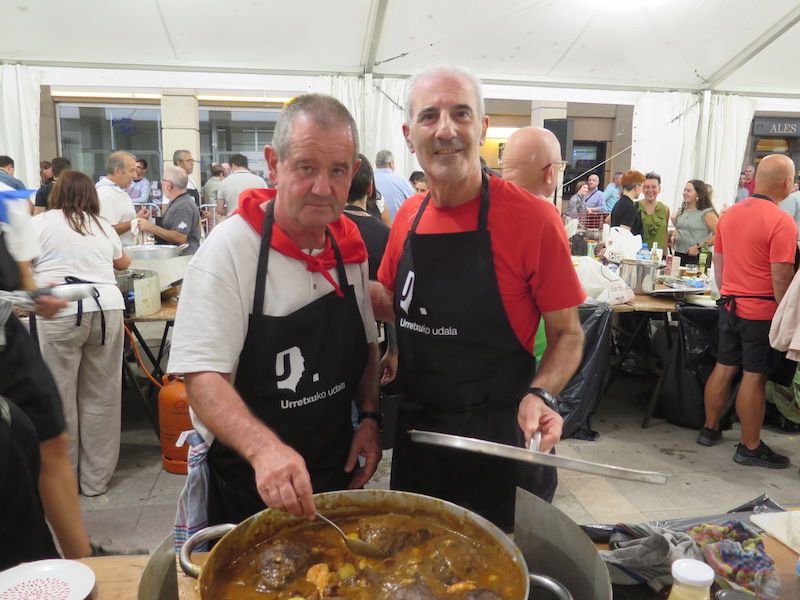 Los urretxuarras lo dan todo en las fiestas de Santa Anastasia