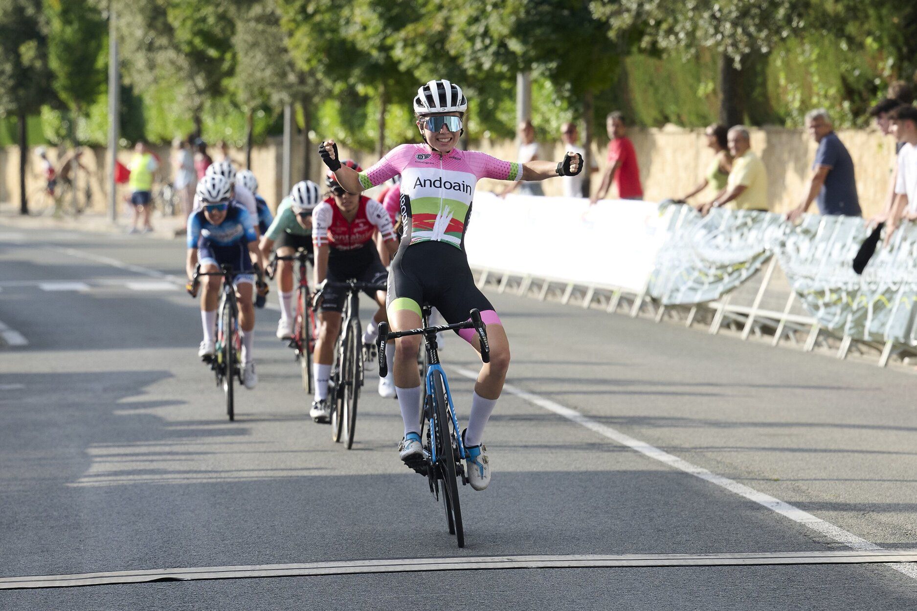 Irati Aranguren conquista la Vuelta Ciclista a Pamplona
