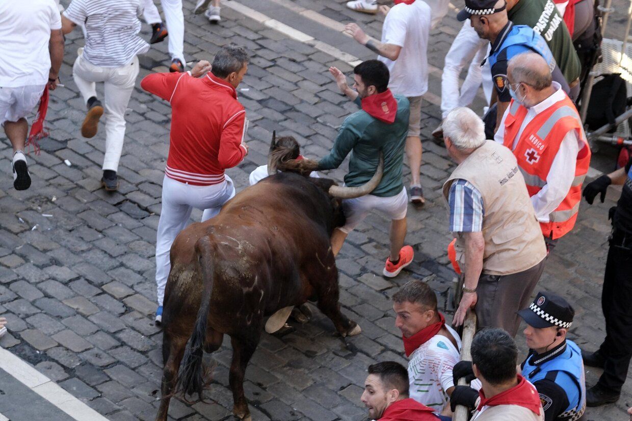 San Fermín | Sexto encierro, con los Jandilla, tramo del Ayuntamiento (Iban Aguinaga)