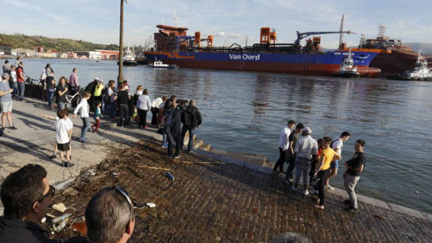 El astillero la Naval de Sestao botó ayer un buque draga para la holandesa Van Oord.
