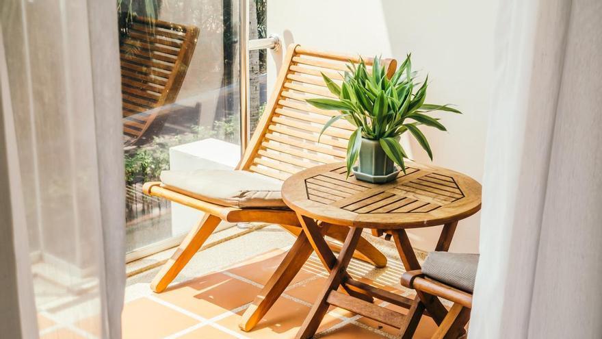 La solución de Leroy Merlin para iluminar tu balcón o terraza sin cables