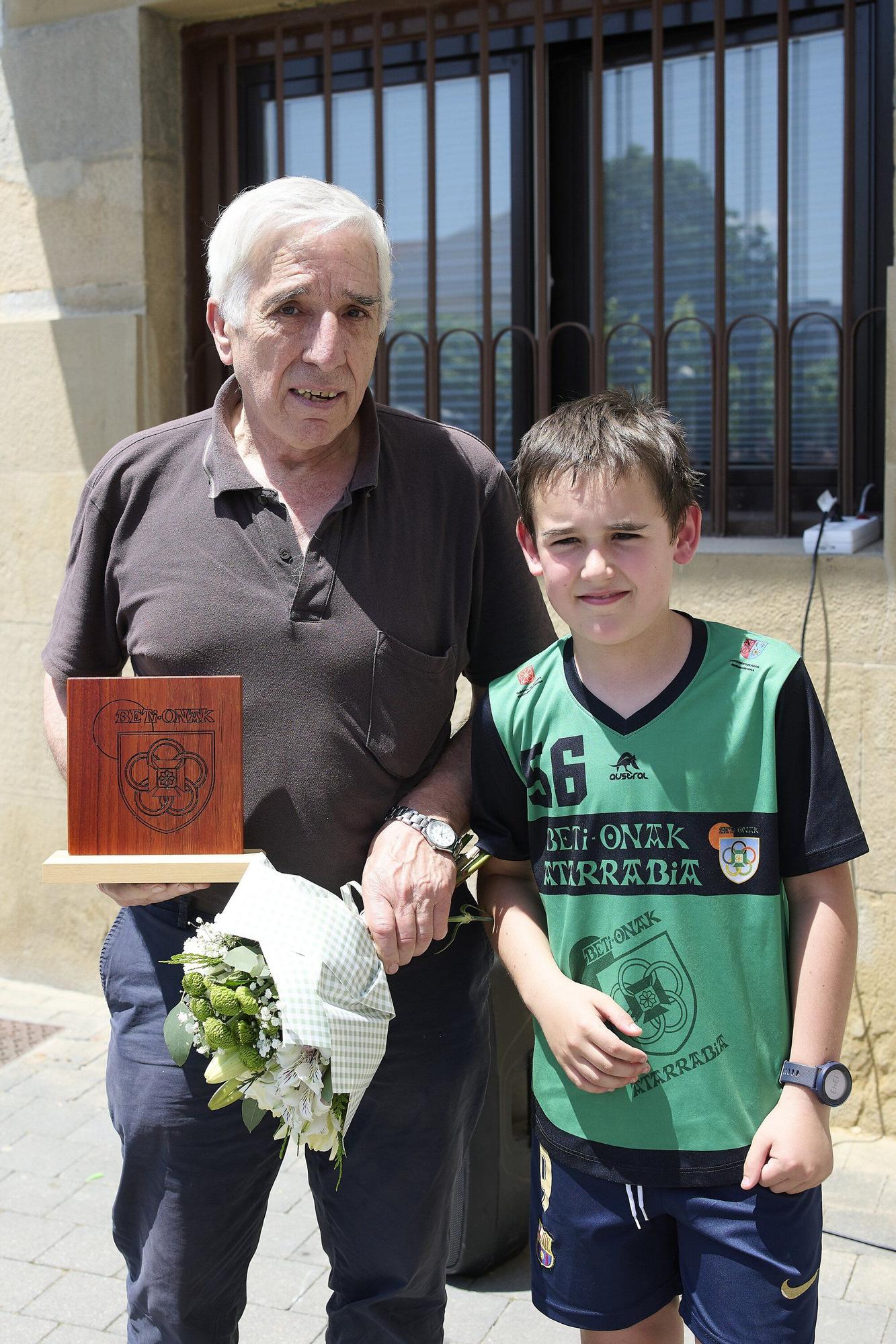 El Club Deportivo Beti Onak celebra su día entre homenajes