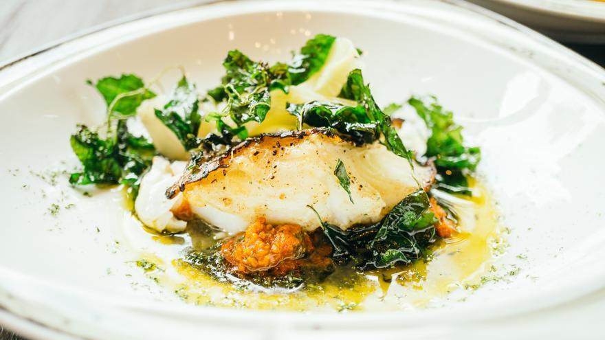 El desconocido truco para potenciar el sabor del pescado: la clave está en la nevera