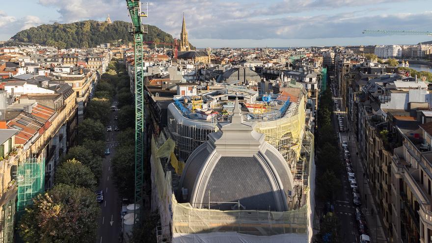 La retirada del andamio deja a la vista la cúpula del nuevo Hotel Palacio Bellas Artes