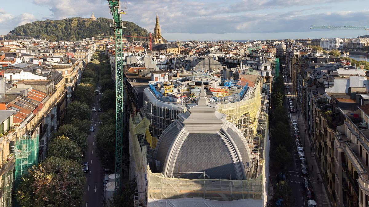 Retirada del andamio que cubre el nuevo hotel palacio Bellas Artes