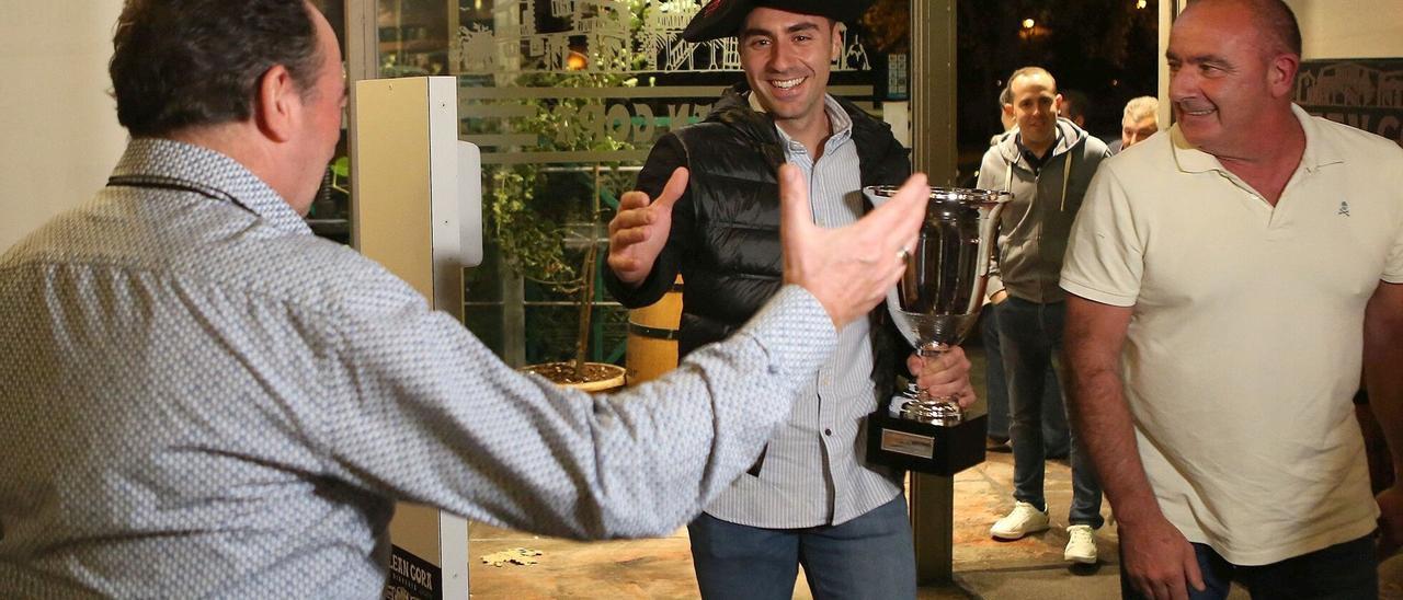 La celebración de la victoria de Peio Etxeberria