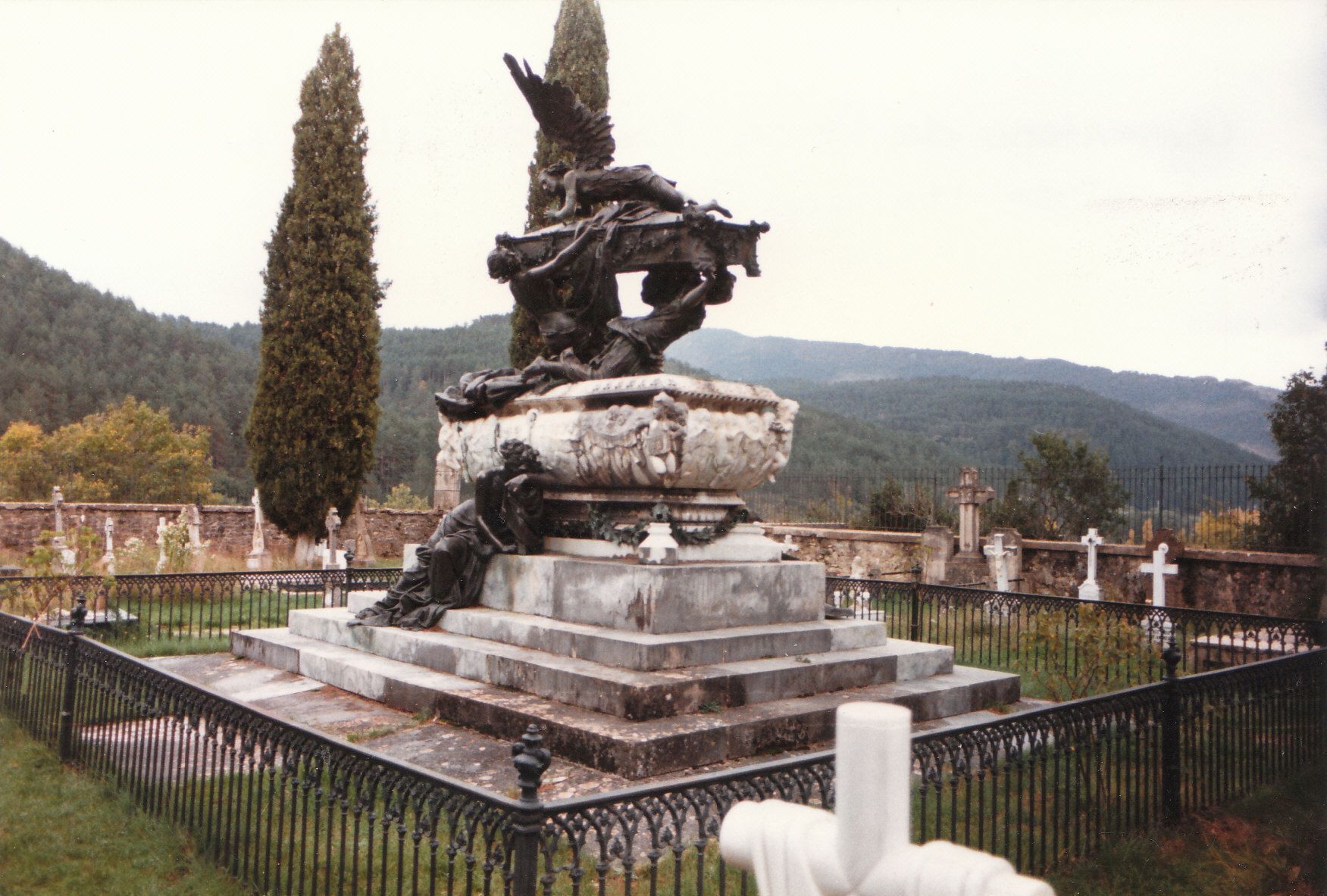 Mausoleo de Julián Gayarre, en Roncal.