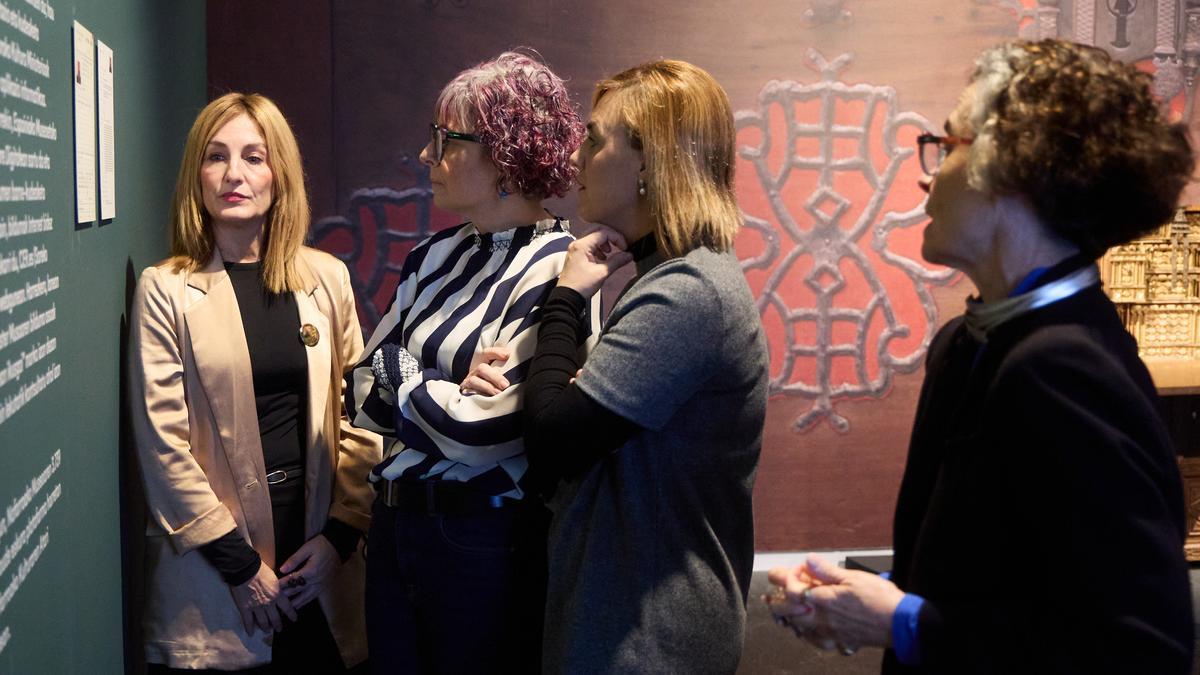 La consejera Esnaola, durante la visita al Museo.