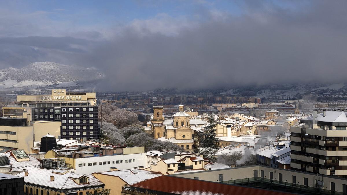 Pamplona, tras la nevada ayer por la mañana.