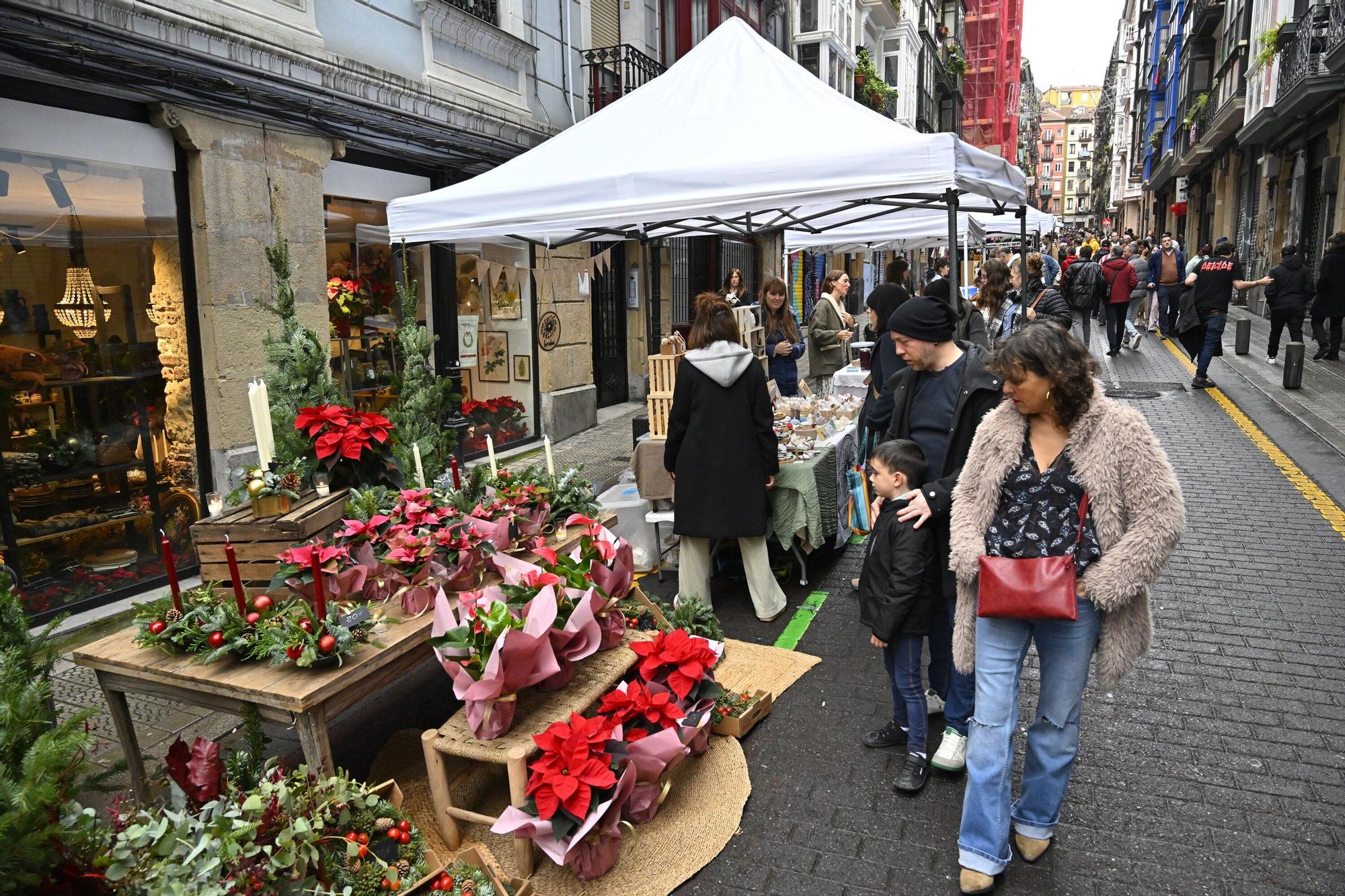 En imágenes: el mercado del Dos de Mayo se viste de Navidad