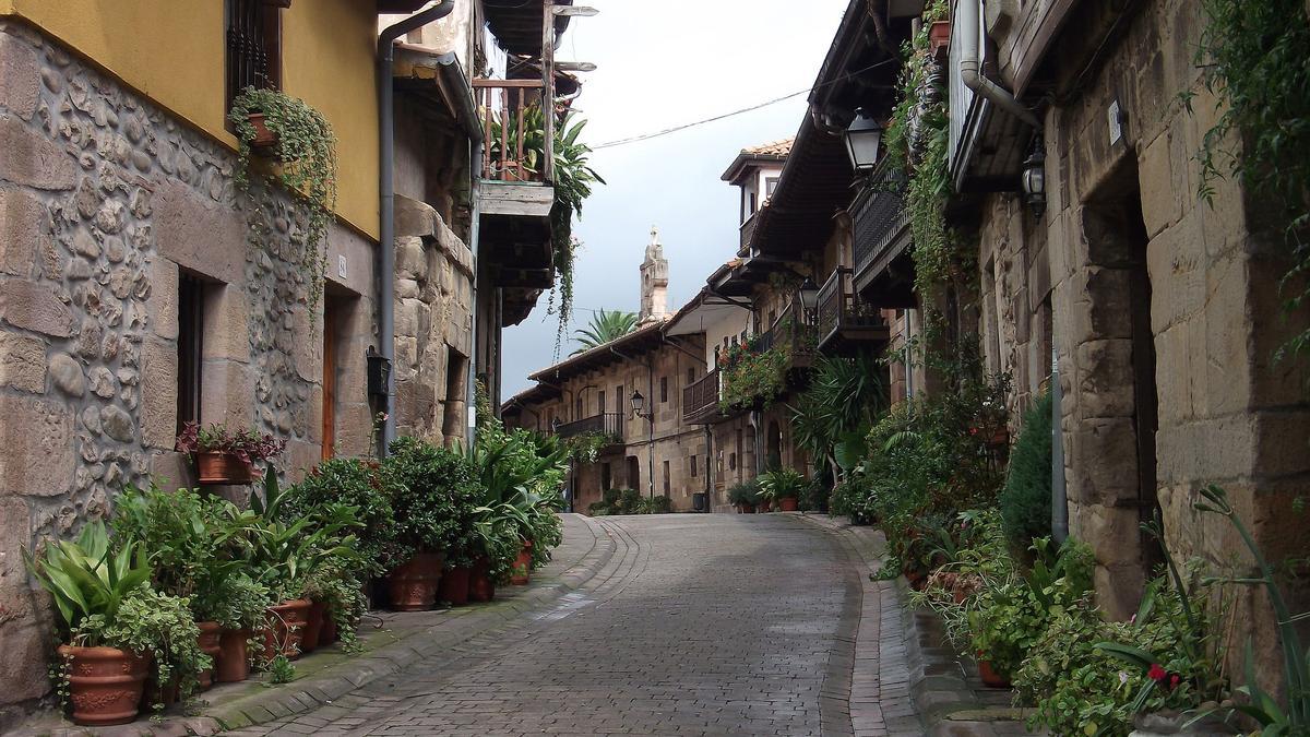 La calle San José de Riocorvo es una de las más cuidadas por sus vecinos de toda la comarca.
