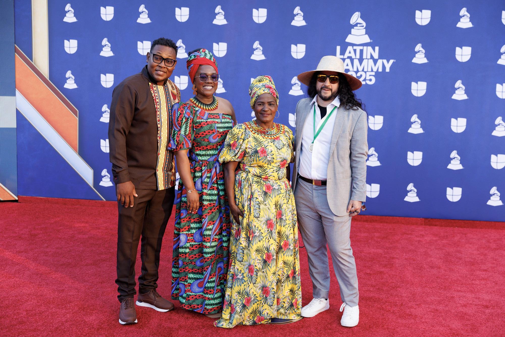 Las mejores fotos de la alfombra roja de los Latin Grammy 2025