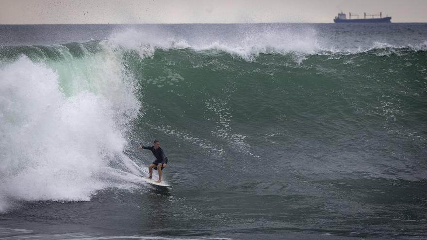 Festival de olas en Donostia