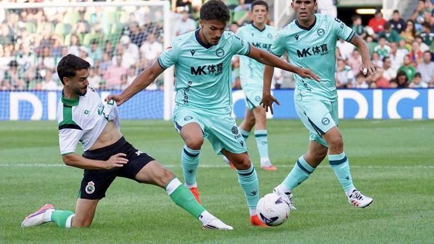El Alavés cierra la pretemporada con victoria en Santander