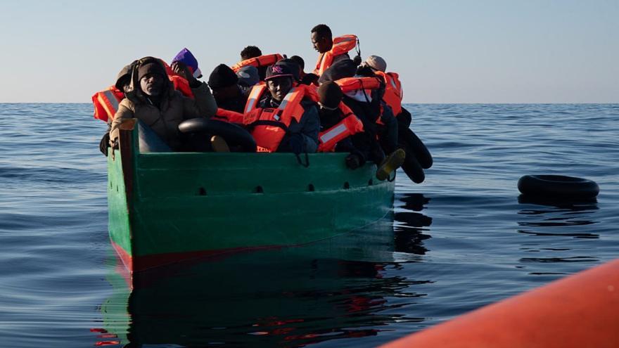 El ‘Aita Mari’ rescata a 31 personas, entre ellas, diez niños y un bebé de tres meses
