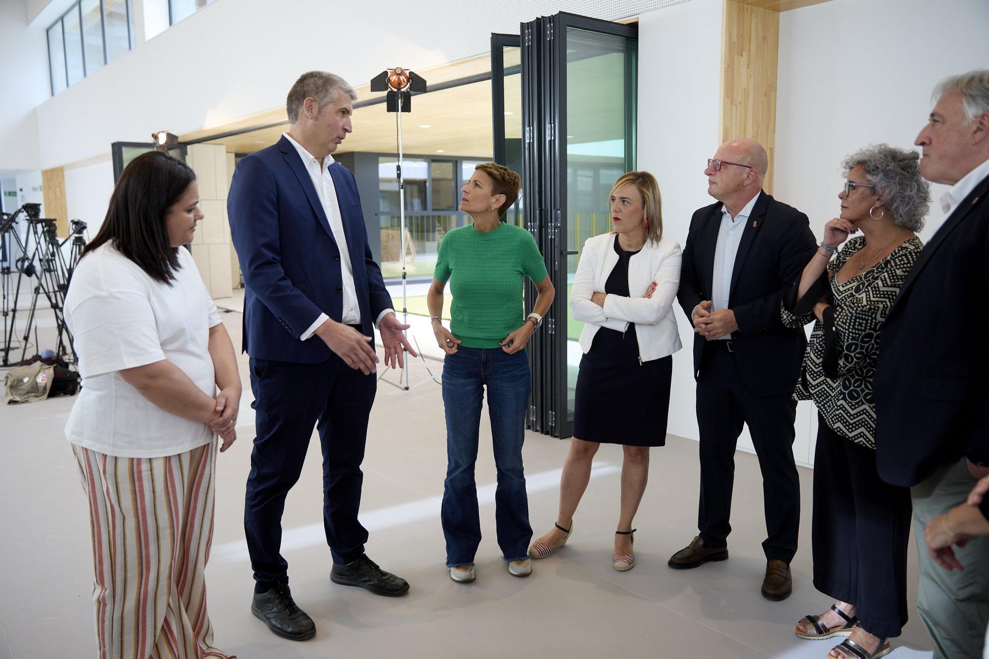 Fotos de la visita de María Chivite a la nueva Escuela Infantil de Erripagaña
