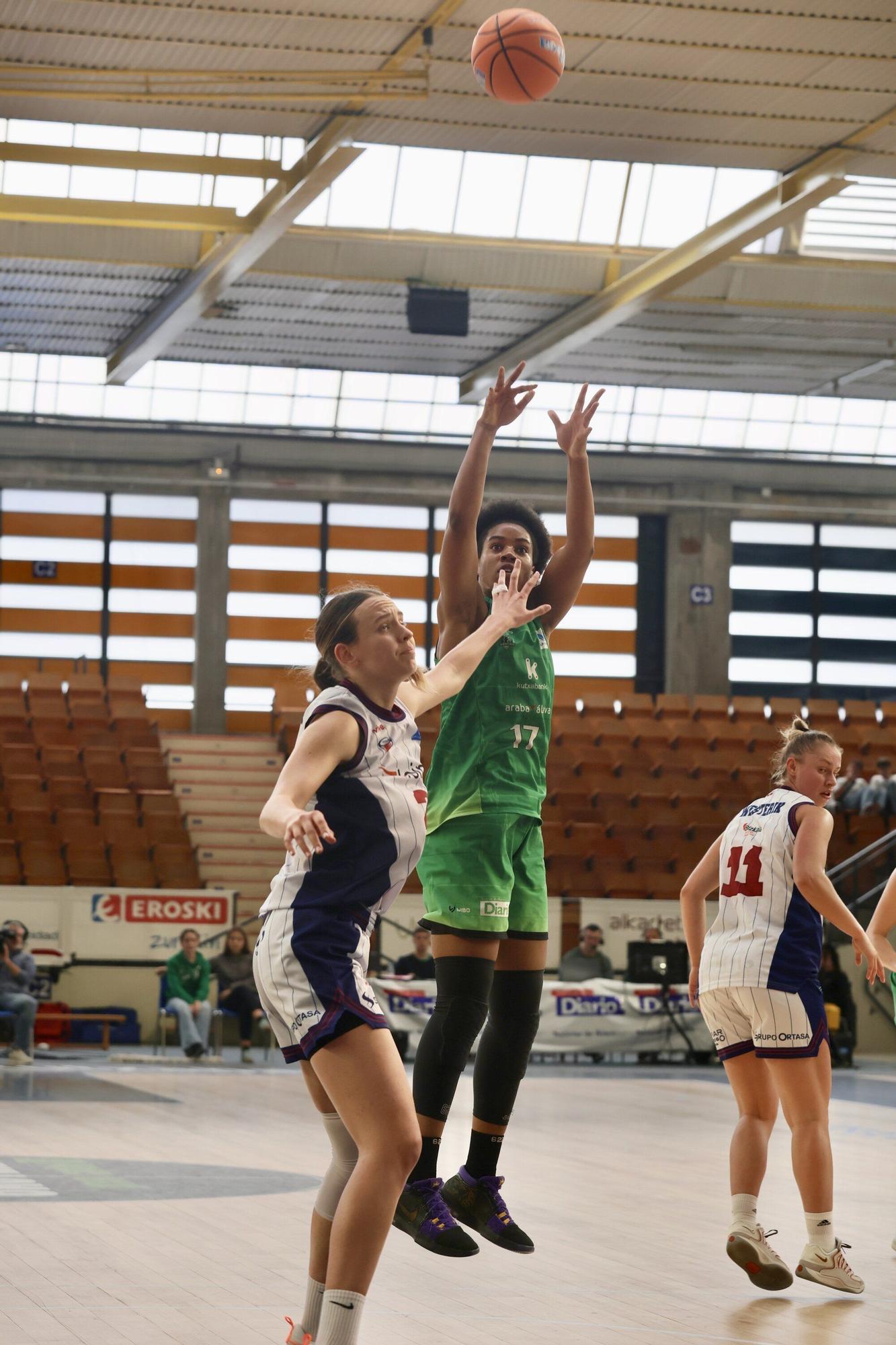 En imágenes: El Araski impone su ley en el derbi vasco (58-55)