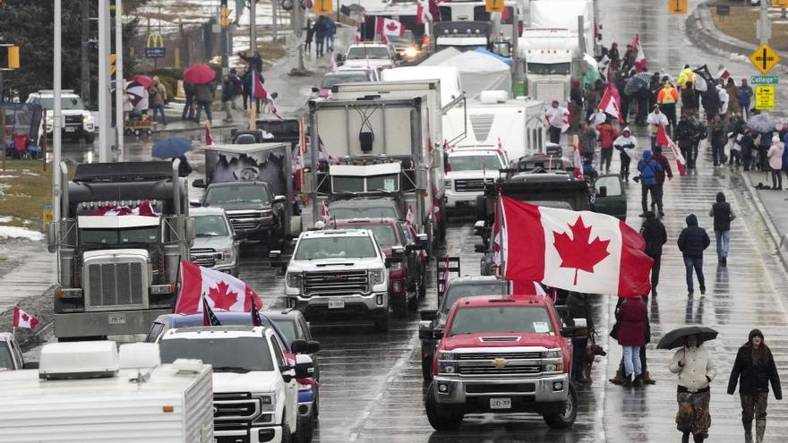 Desalojado el puente que bloqueaban los antivacunas entre Canadá y EEUU