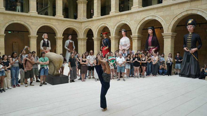 Los jóvenes de la diáspora vasca se empapan de cultura en Euskal Museoa