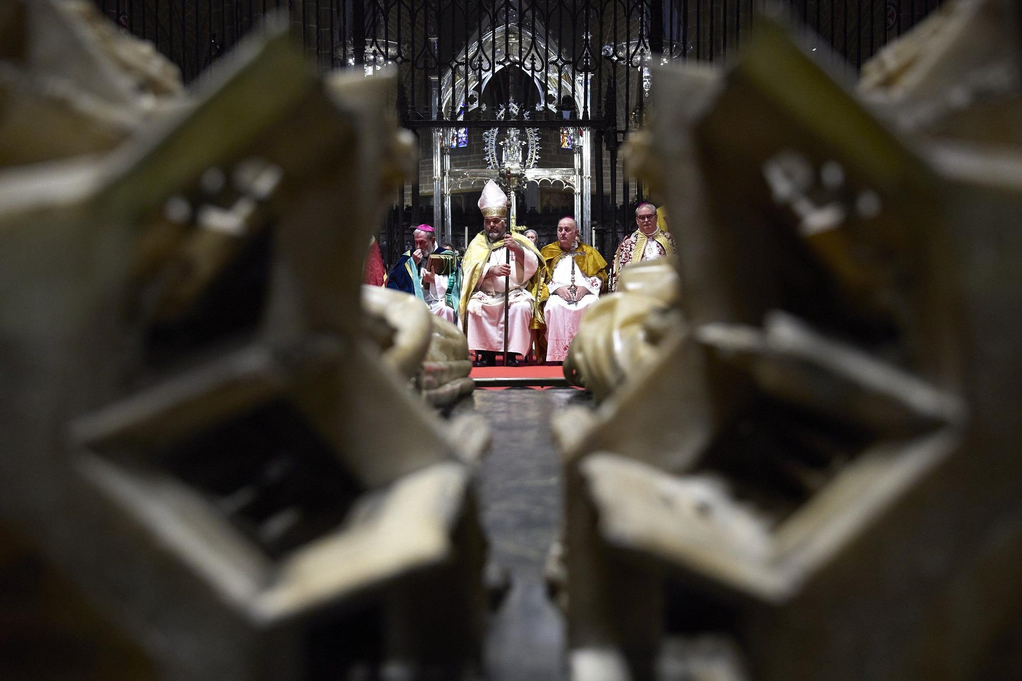 Fotos de la ceremonia de coronación de Carlos III, rey que unificó los tres burgos de Pamplona