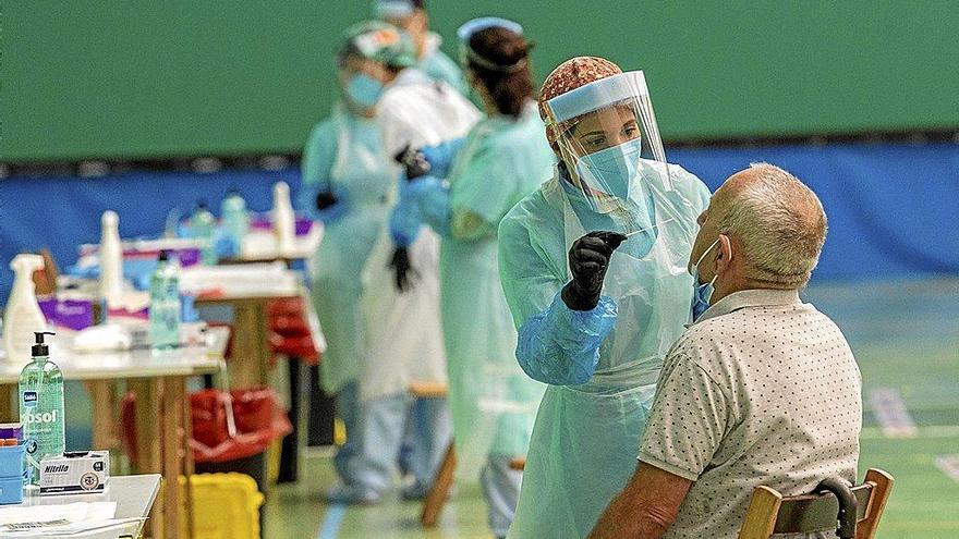 Euskadi fue de los territorios donde más pruebas PCR se realizaron en los primeros compases de la pandemia. Foto: Ruben Plaza