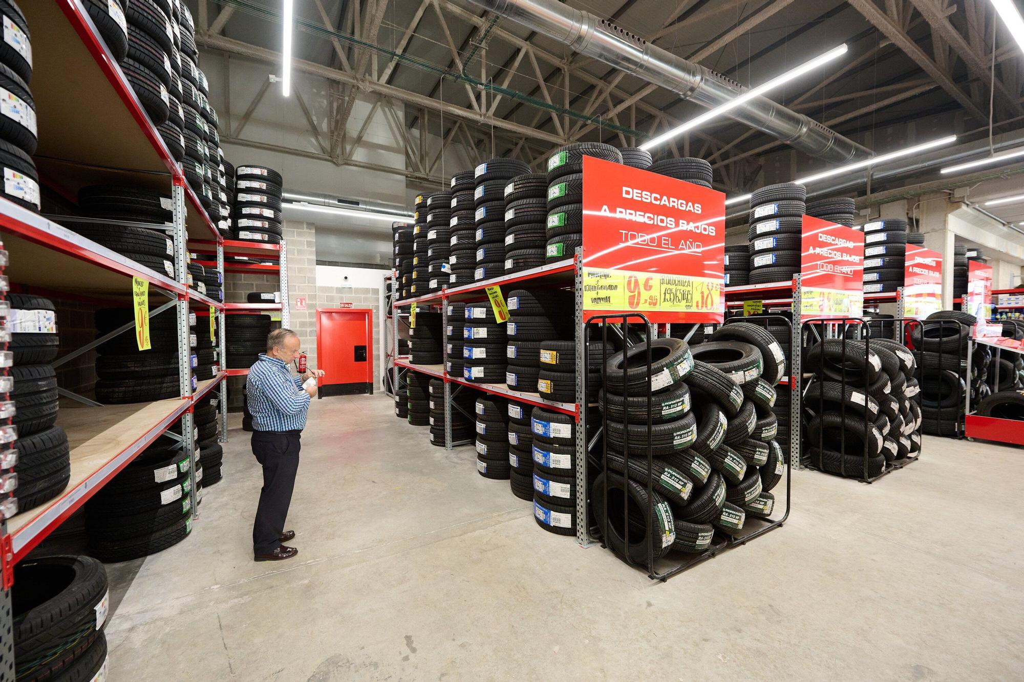 Fotos de la inauguración oficial de la nueva tienda de Carter-Cash en Pamplona