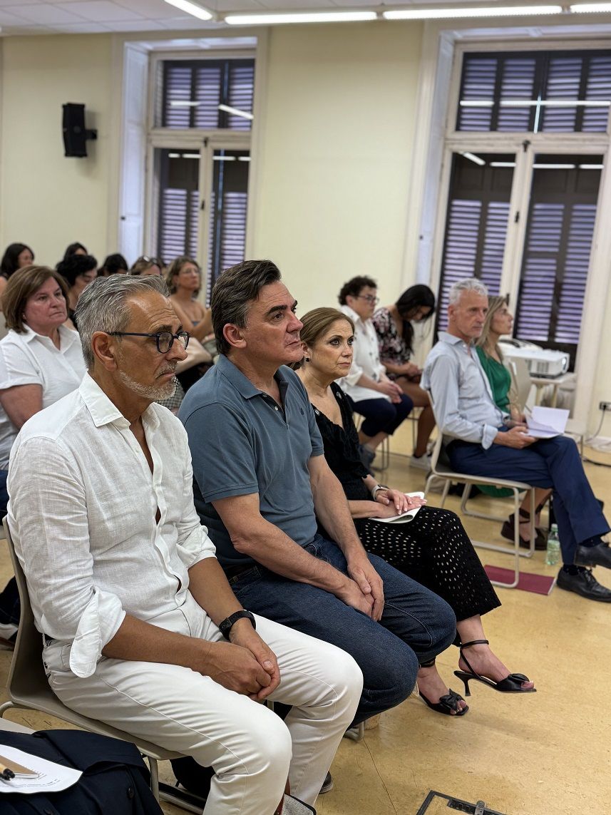 Presentación del curso de verano  el curso de verano en Donostia