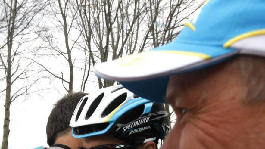 Mikel Landa gana en la pared de Aia