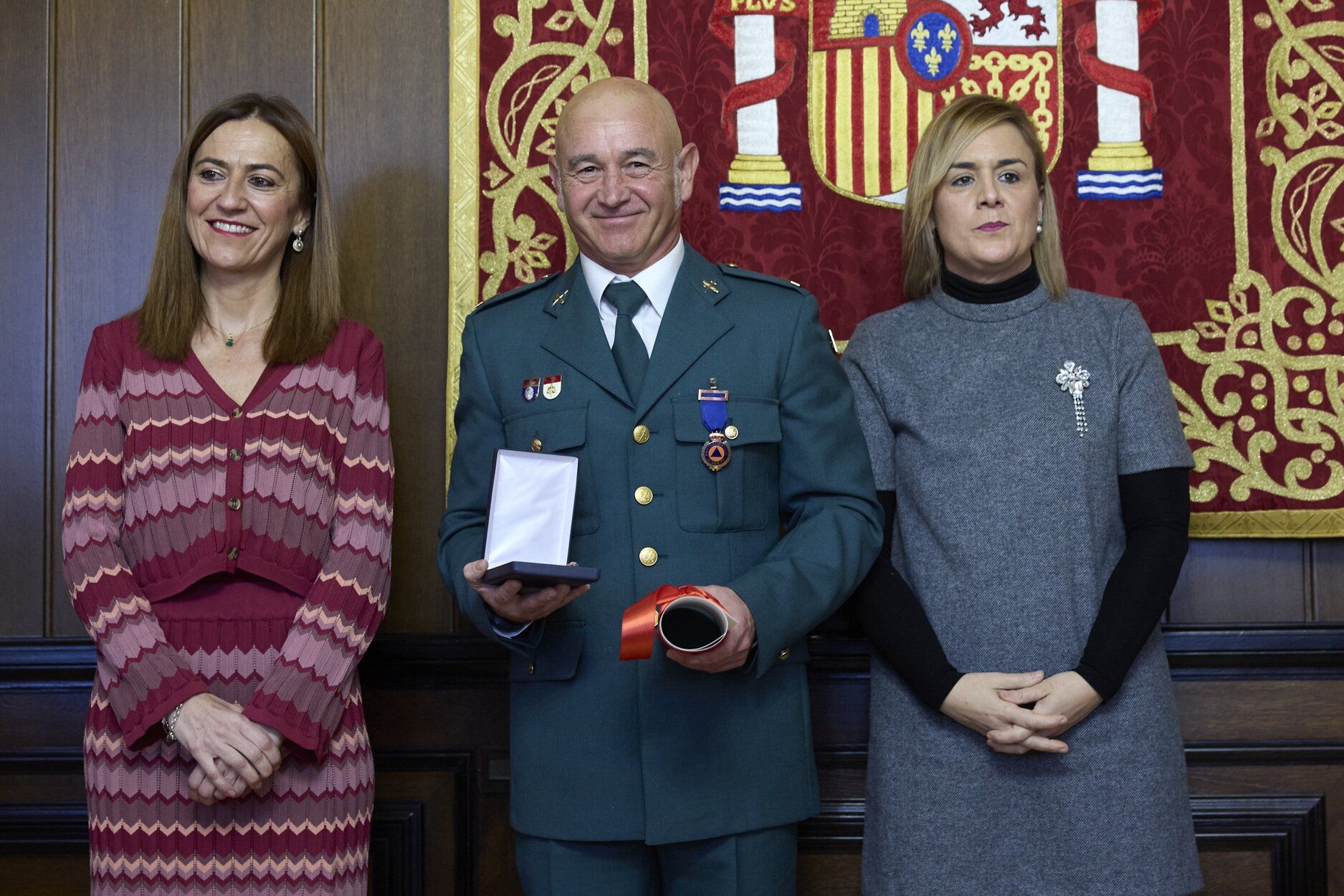 Imágenes del acto de entrega de las medallas de Cruz de la Orden de Isabel la Católica y del mérito de Protección Civil