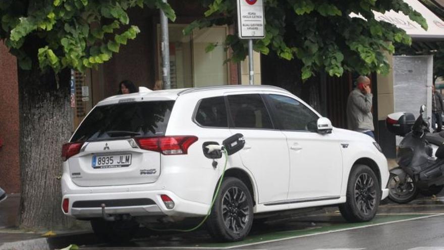Los coches eléctricos suponen ya dos de cada diez ventas en Navarra
