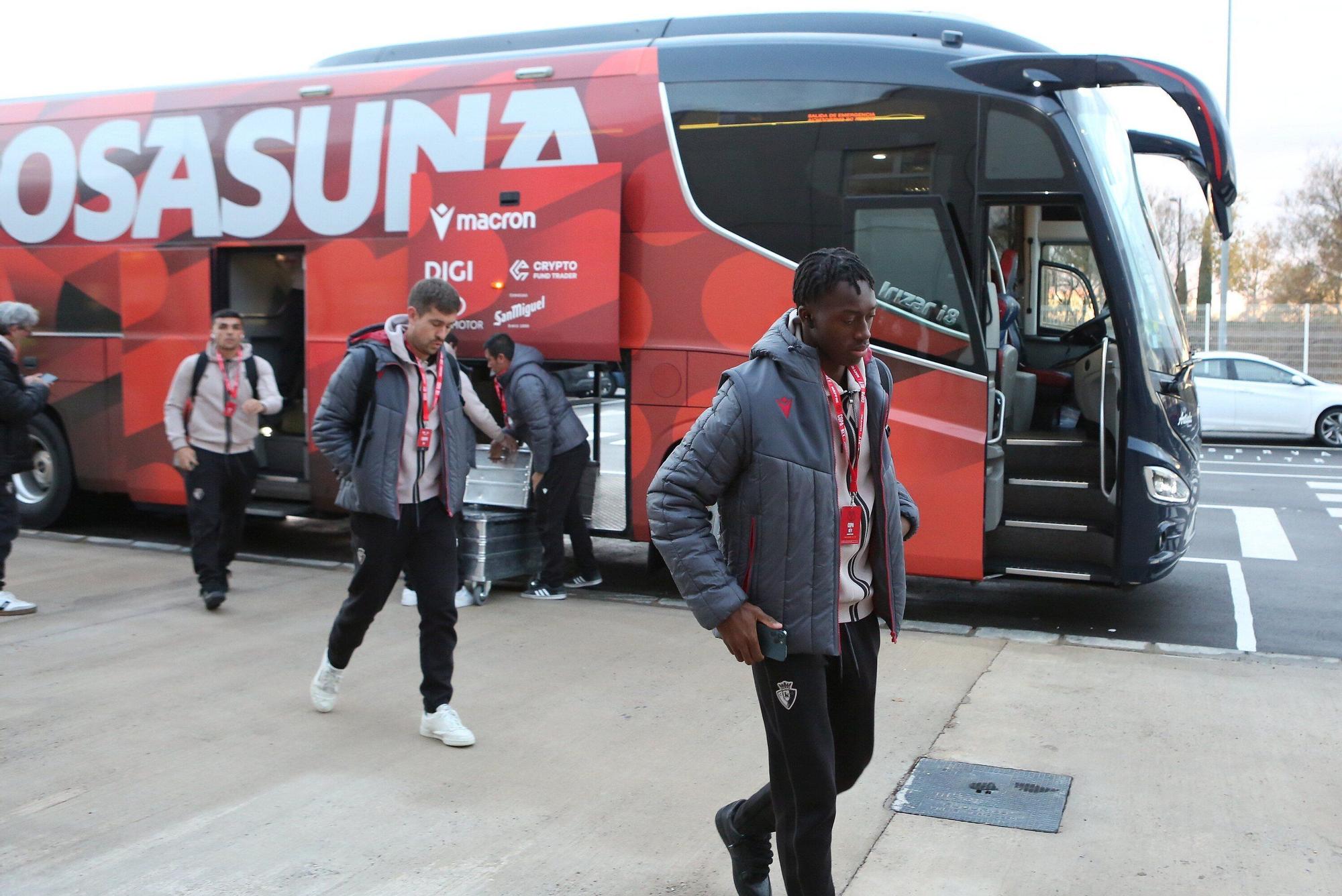 Fotos de la llegada de los jugadores de Osasuna al Ibercaja Estadio