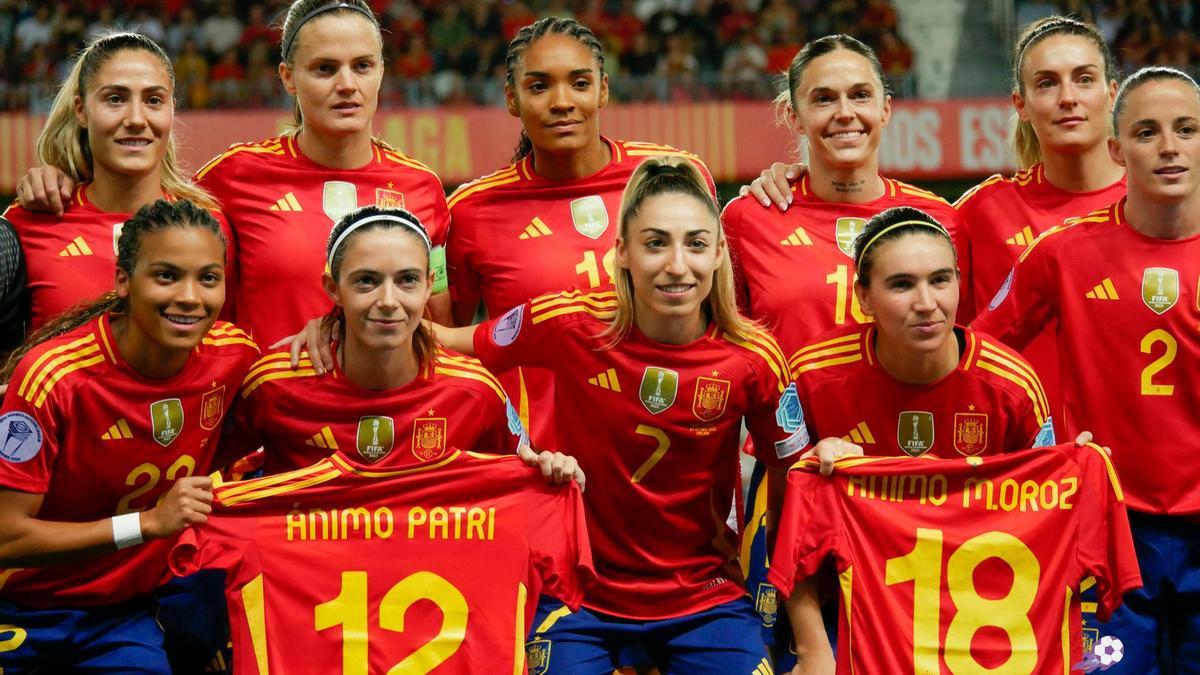 Las jugadoras mandaron mensajes de ánimo a las lesionadas Patri Guijarro y la navarra Maite Oroz.