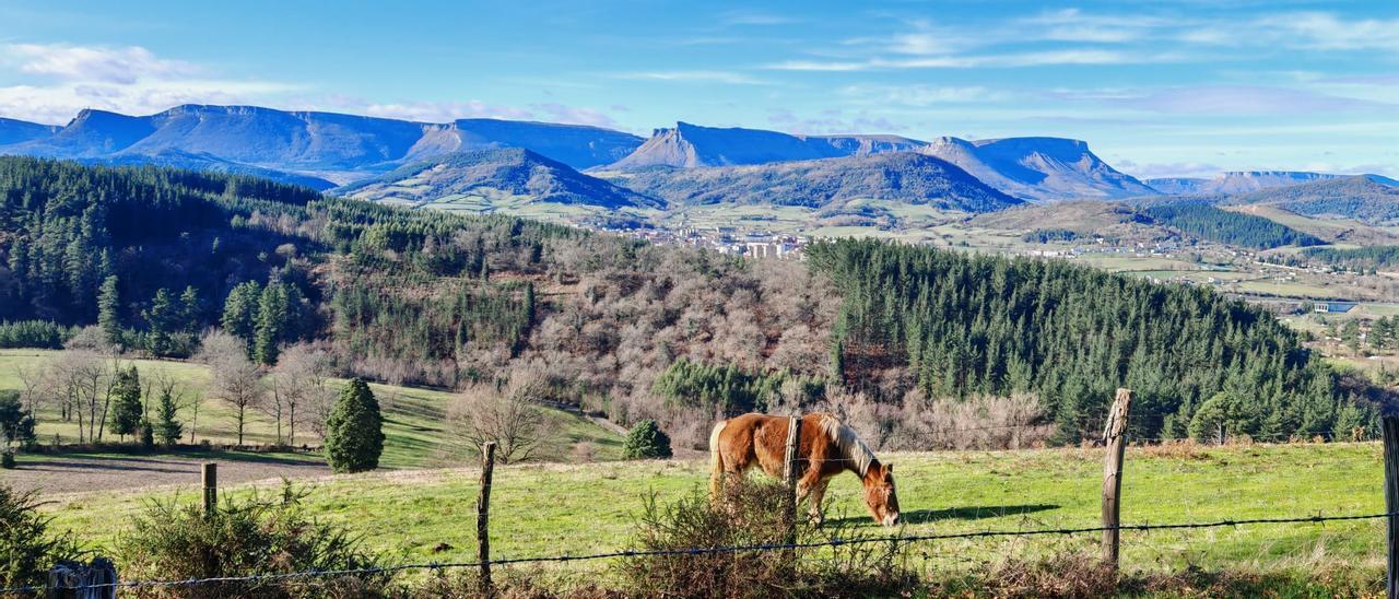 En imágenes: De cima en cima por la sierra alavesa de Arrola
