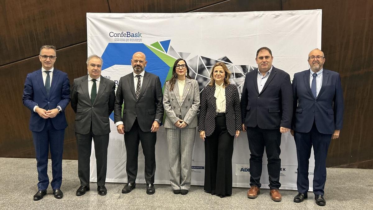 Representantes empresariales e institucionales en el acto de Confebask celebrado ayer en Bilbao.