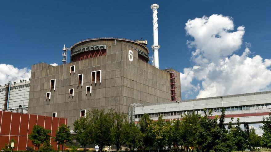 Misiles rusos sobrevuelan a baja altura la central nuclear de Zaporiyia