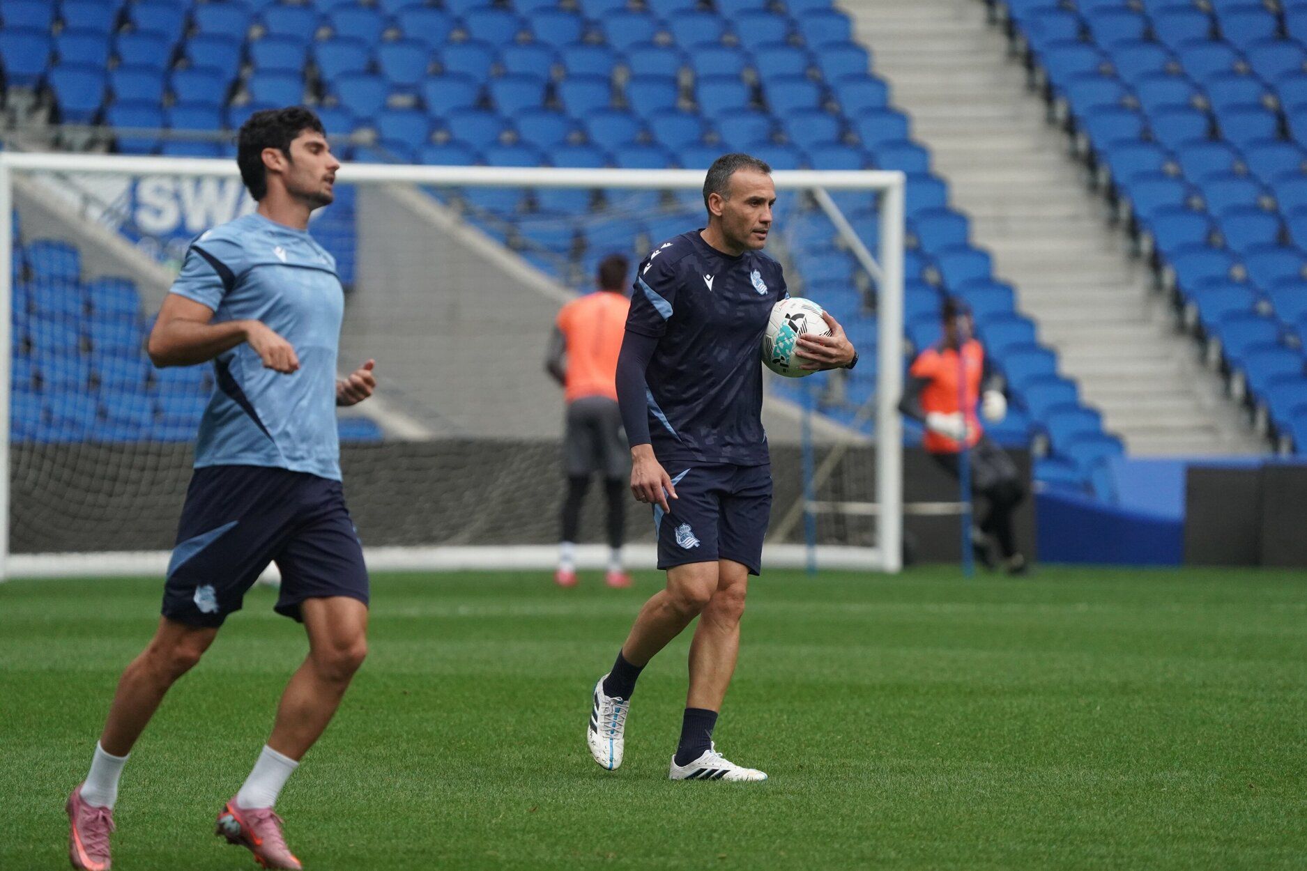 El entrenamiento de la Real a puerta abierta en Anoeta, en imágenes
