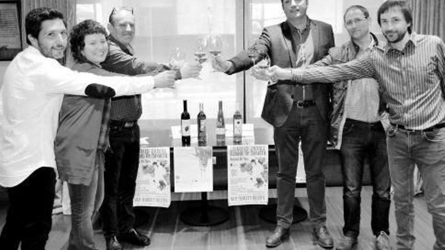 Brindis de las bodegas participantes en el Día del Rosado de San Martín de Unx.