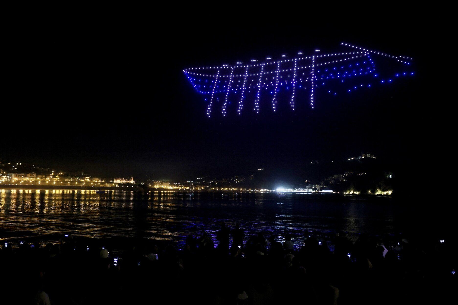 Espectacular encendido de las luces de Navidad en Donostia