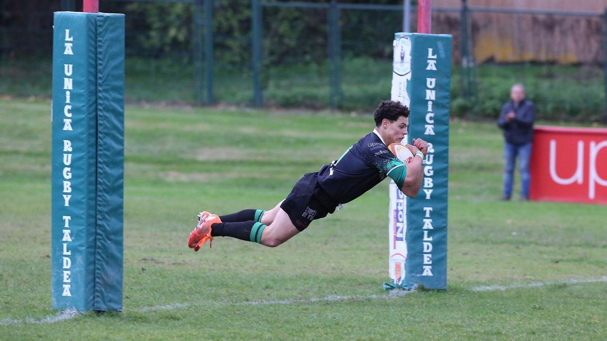 Jokin Izal logrando el primer ensayo de La Única ante el Gaztedi.